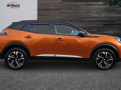 Begagnad Peugeot 2008 GT 129 HK (94 kW) 2023 Orange SUV