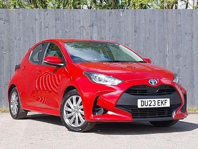 Używany Toyota Yaris Hybrid 116 KM (85 kW) 2023 Czerwony Hatchback