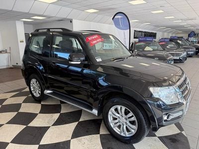 Usado Mitsubishi Shogun 197 HP (144 kW) 2015 Preto SUV
