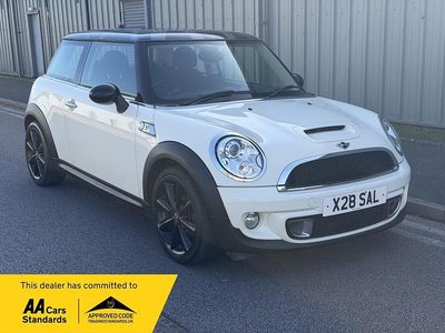 Begagnad Mini Cooper S Hatch 184 HK (135 kW) 2012 Vit Halvkombi