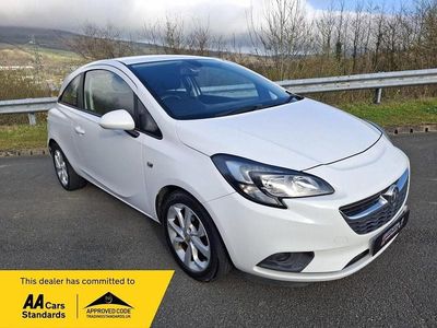 Used Vauxhall Corsa 70 HP (51 kW) 2015 White Hatchback