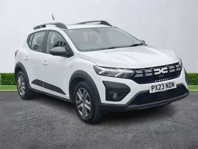 Begagnad Dacia Sandero Expression 90 HK (66 kW) 2023 Vit Halvkombi