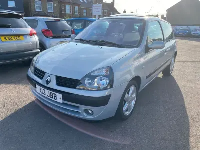 Used Renault Clio Dynamique 98 HP (72 kW) 2003 Silver Hatchback