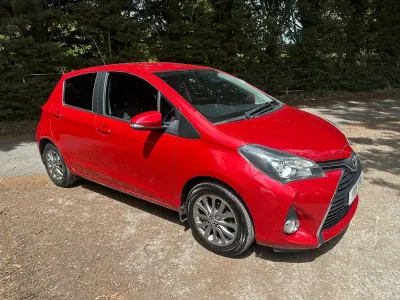 Used Toyota Yaris 99 HP (72 kW) 2016 Red Hatchback
