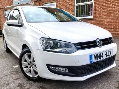 Usado VW Polo Edition 60 HP (44 kW) 2014 Branco Citadino