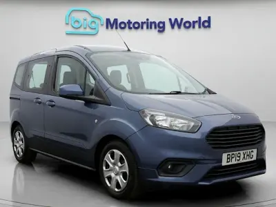 Usado Ford Tourneo Zetec 101 HP (74 kW) 2019 Carrinha