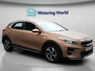 Usado Kia XCeed 118 HP (86 kW) 2022 Castanho SUV