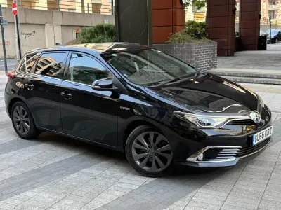 Used Toyota Auris Hybrid 2016 Black Hatchback