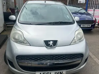 Used Peugeot 107 68 HP (50 kW) 2011 Silver Hatchback