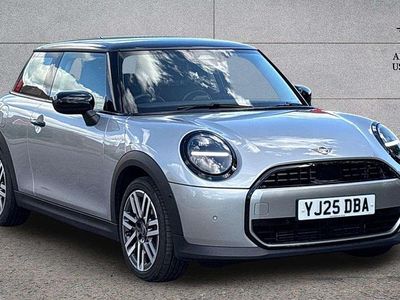 Usado Mini Cooper Hatch 113 kW (154 CV) 2025 Plateado Utilitario
