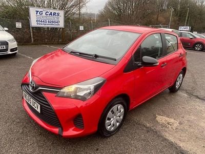 Used Toyota Yaris Active 69 HP (50 kW) 2015 Red Hatchback