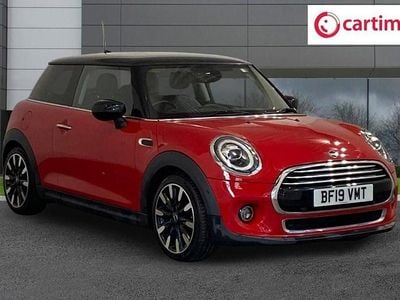 Begagnad Mini Cooper Exclusive 136 HK (100 kW) 2019 Röd Halvkombi