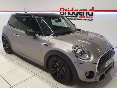Używany Mini Cooper Hatch 2020 Srebrny Hatchback