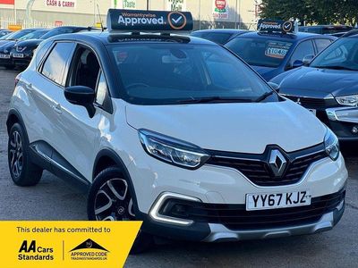 Cream/black Used 2017 Renault Captur Dynamique SUV | £5,475 (Fair price)
