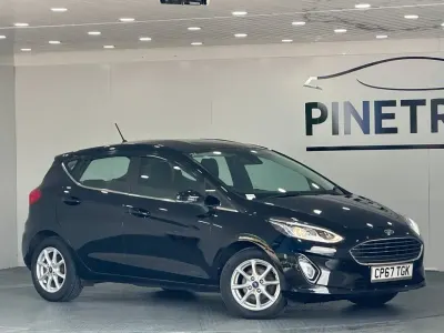 Usado Ford Fiesta Zetec 85 HP (62 kW) 2017 Preto Citadino
