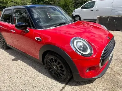 Used Mini Cooper Classic 136 HP (100 kW) 2019 Red Hatchback
