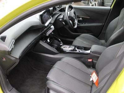 Used Peugeot e-208 GT 113 kW (154 HP) 2024 Yellow Hatchback