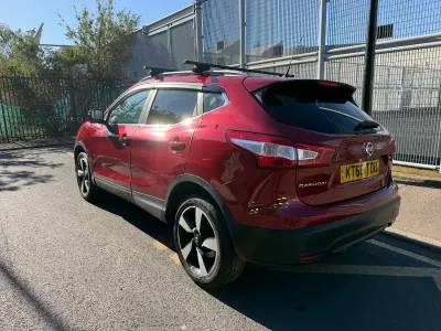 Używany Nissan Qashqai N-Connecta 115 KM (84 kW) 2017 Czerwony SUV