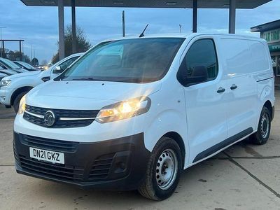 White Used 2021 Vauxhall Vivaro Edition MPV | £7,950