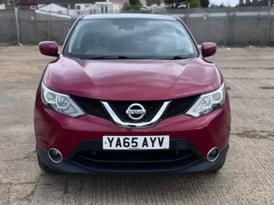 Used Nissan Qashqai Acenta Premium 110 HP (80 kW) 2015 Red SUV