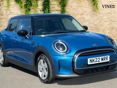 Usado Mini Cooper Classic 134 CV (98 kW) 2022 Azul Utilitario