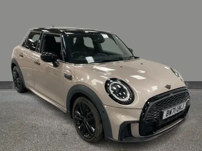 Begagnad Mini Cooper Comfort 136 HK (100 kW) 2021 Grå Halvkombi