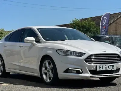 Used Ford Mondeo Titanium 180 HP (132 kW) 2016 White Hatchback