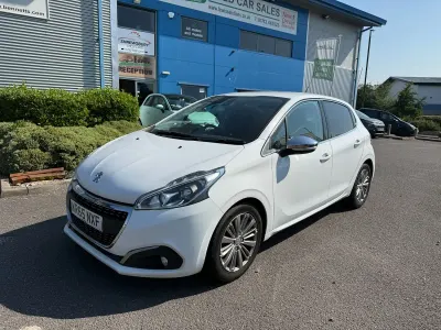 Used Peugeot 208 Allure 2015 White Hatchback