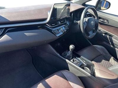 Used Toyota C-HR 116 HP (85 kW) 2017 Silver SUV