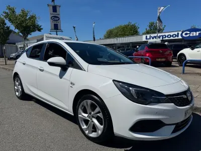 Used Vauxhall Astra SRi 145 HP (106 kW) 2020 White Hatchback