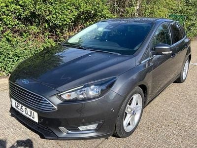 Used Ford Focus Titanium 125 HP (91 kW) 2015 Grey Hatchback