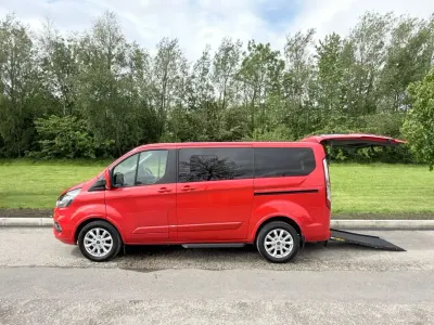 Usado Ford Tourneo Titanium 2019 Rojo Monovolumen