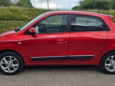 Metallic red Used 2015 Renault Twingo Dynamique Hatchback | £4,695 (A bit pricey)