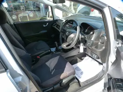 Used Honda Jazz ES 99 HP (72 kW) 2014 Silver Hatchback