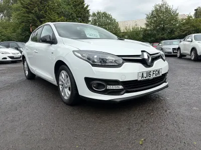 Used Renault Mégane LIMITED 110 HP (80 kW) 2016 White Hatchback