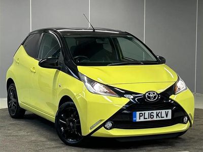 Used Toyota Aygo X-cite 68 HP (50 kW) 2016 Yellow Hatchback