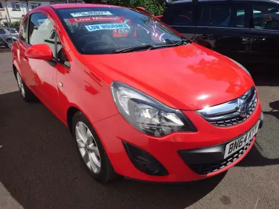 Używany Vauxhall Corsa Excite 65 KM (47 kW) 2014 Czerwony Hatchback