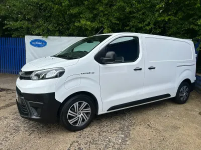 Used Toyota Proace 100 kW (136 HP) 2022 White MPV