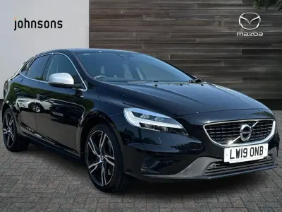 Begagnad Volvo V40 R-Design 150 HK (110 kW) 2019 Svart Halvkombi