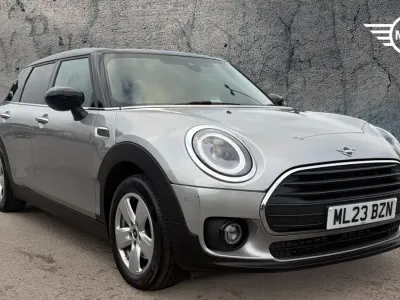 Begagnad Mini Cooper Clubman Classic 134 HK (98 kW) 2023 Silver Kombi