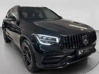 Usado Mercedes GLC300e AMG line 320 CV (235 kW) 2022 Negro Familiar