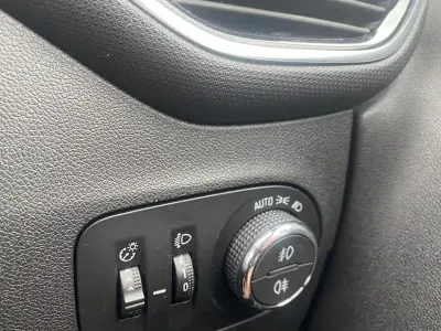 Used Vauxhall Crossland X Elite 81 HP (59 kW) 2018 Silver SUV