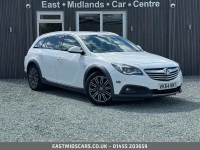 Used Vauxhall Insignia Country Tourer S 163 HP (119 kW) 2014 White Estate