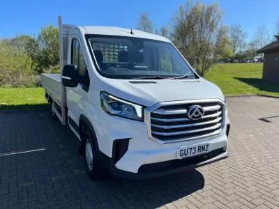 Usado Maxus V90 150 HP (110 kW) 2023 Branco Van