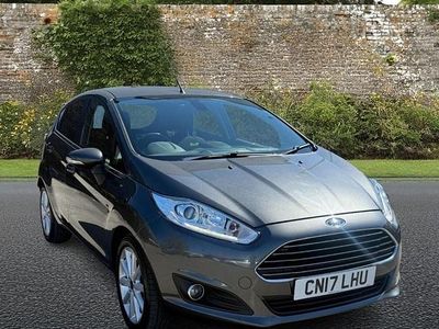 Usado Ford Fiesta Titanium 100 HP (73 kW) 2017 Cinzento Citadino