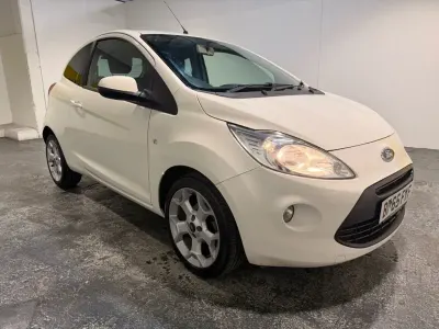 Used Ford Ka Zetec 69 HP (50 kW) 2015 White Hatchback