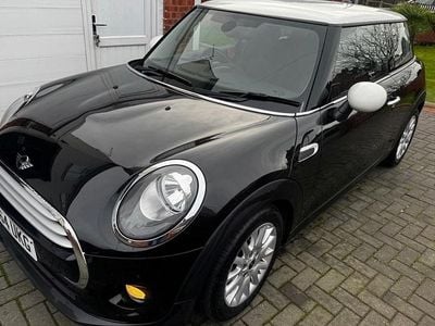Black Used 2014 Mini Cooper Hatch Hatchback | £3,495 (Good price)