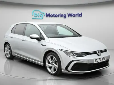 Second-hand VW Golf VIII R-line 130 CP (95 kW) 2023 Argintiu Hatchback