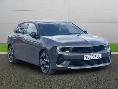 Begagnad Vauxhall Astra Ultimate 130 HK (95 kW) 2024 Grå Halvkombi
