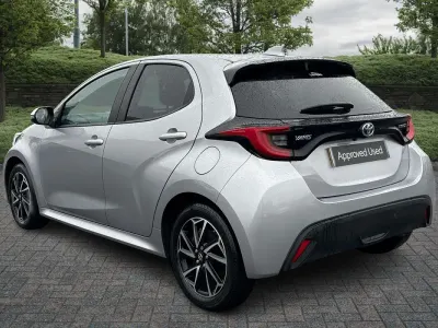 Used Toyota Yaris Design 116 HP (85 kW) 2023 Silver Hatchback